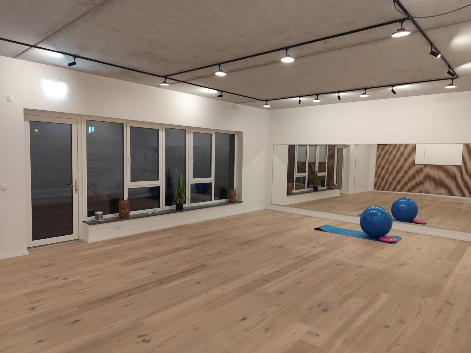 WhatsApp Image 2025-12-19 at 20.09.23 (4)